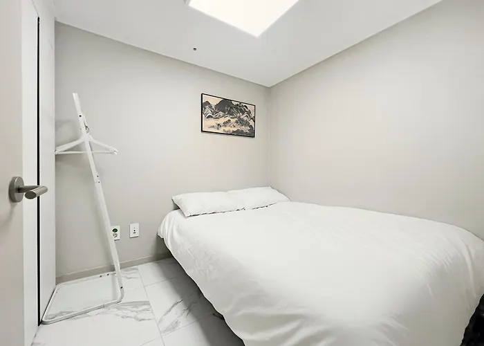 Cityhall Loft 4 Minutes Away From Myeongdong Апартаменты
