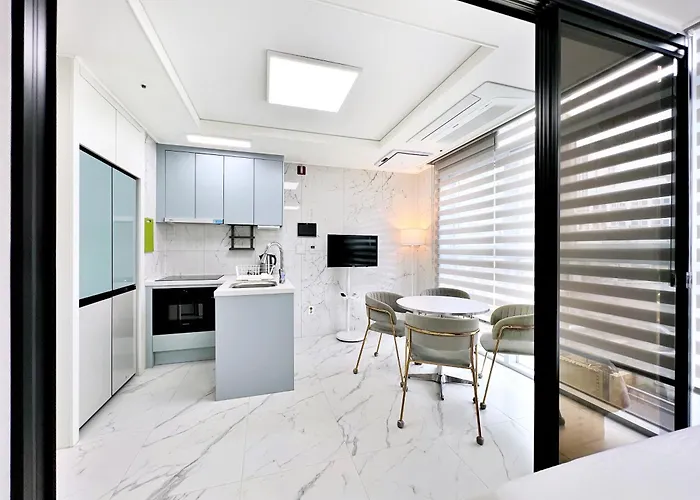 Cityhall Loft 4 Minutes Away From Myeongdong Апартаменты