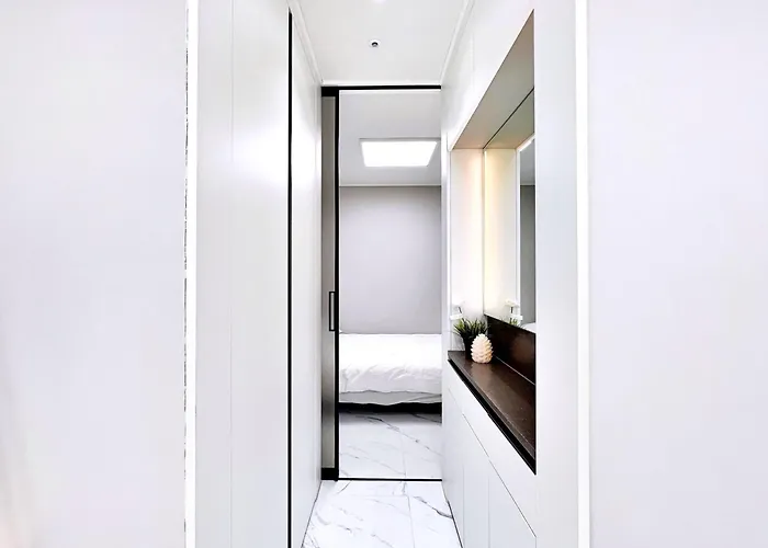 Апартаменты Cityhall Loft 4 Minutes Away From Myeongdong Сеул