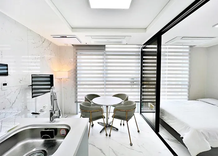 Cityhall Loft 4 Minutes Away From Myeongdong Апартаменты